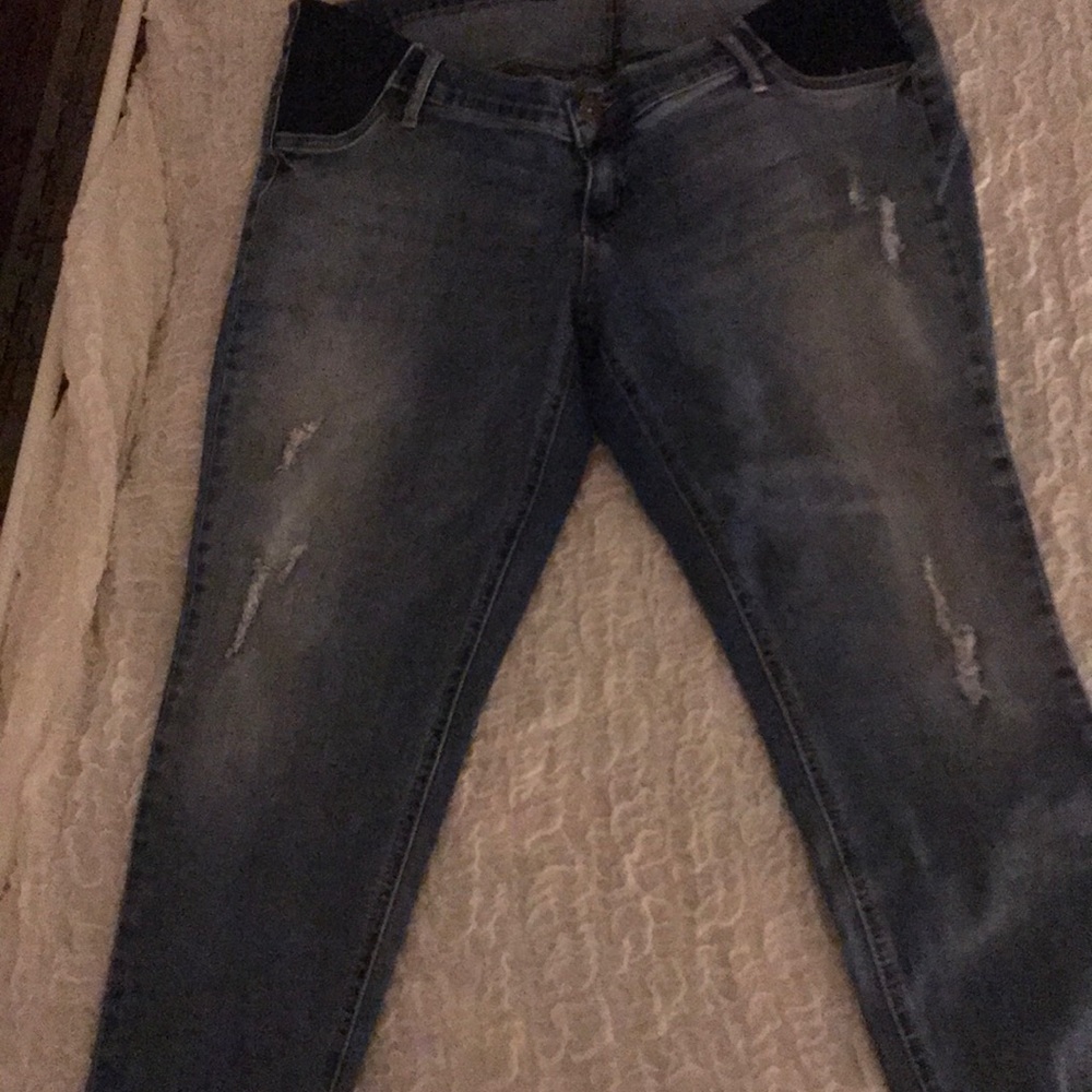 Distressed maternity jeans with side panel